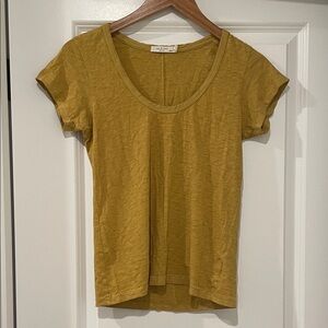 Rag & bone mustard 100% Pima cotton tee xs